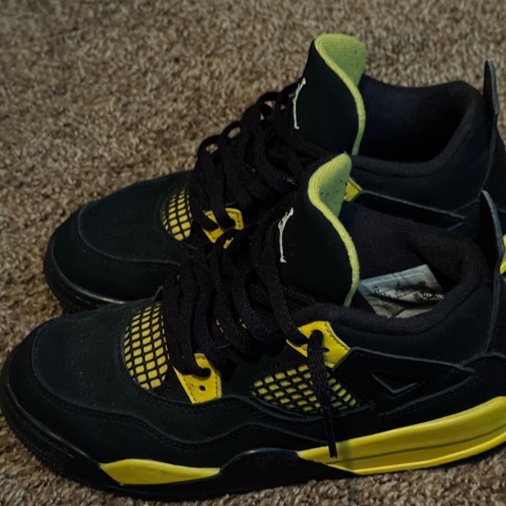 🎉SOLD🎉Jordan Kids Sneakers Black and Yellow